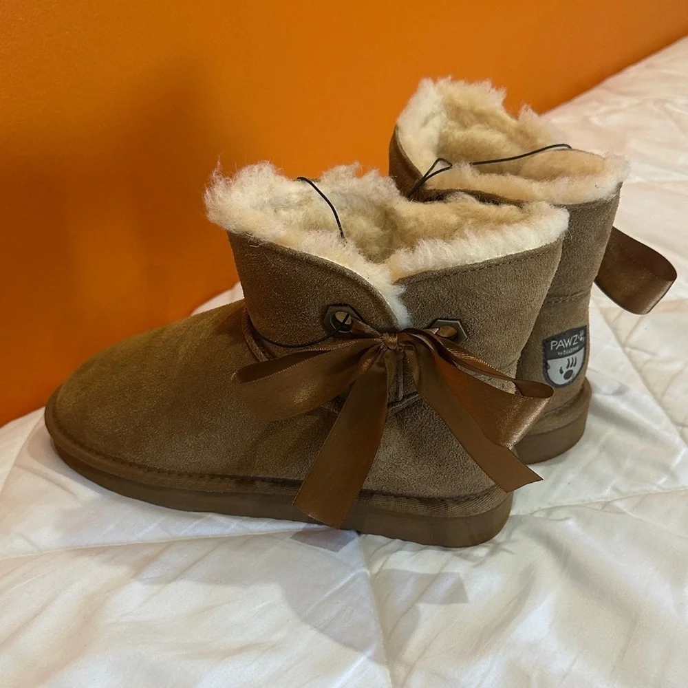 NEW PAWZ Brown Suede Boots with Ribbon size 7